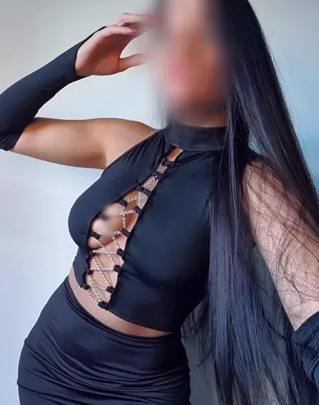 Ayse, 22