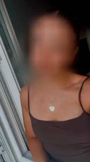 Diana, 25