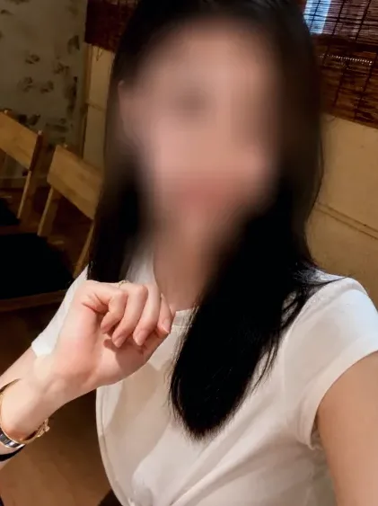 Elena, 35