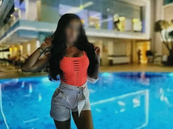 Larissa, 40