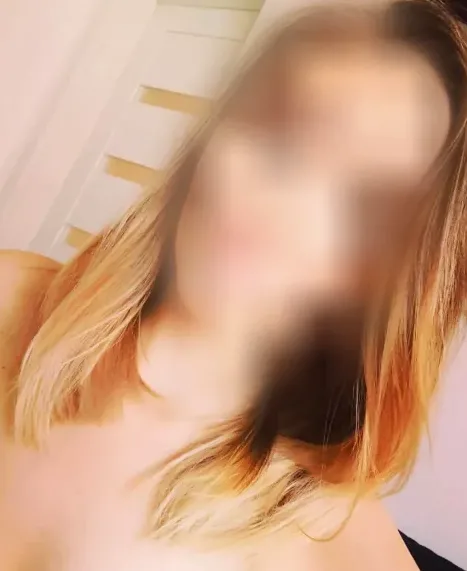 Zeynep, 24